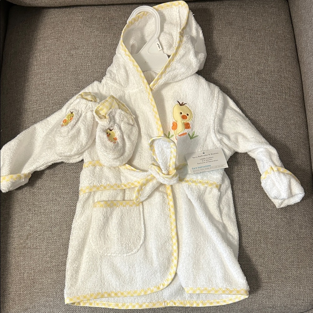 Adorable Yellow and White Kids Bath Set 0-9 months